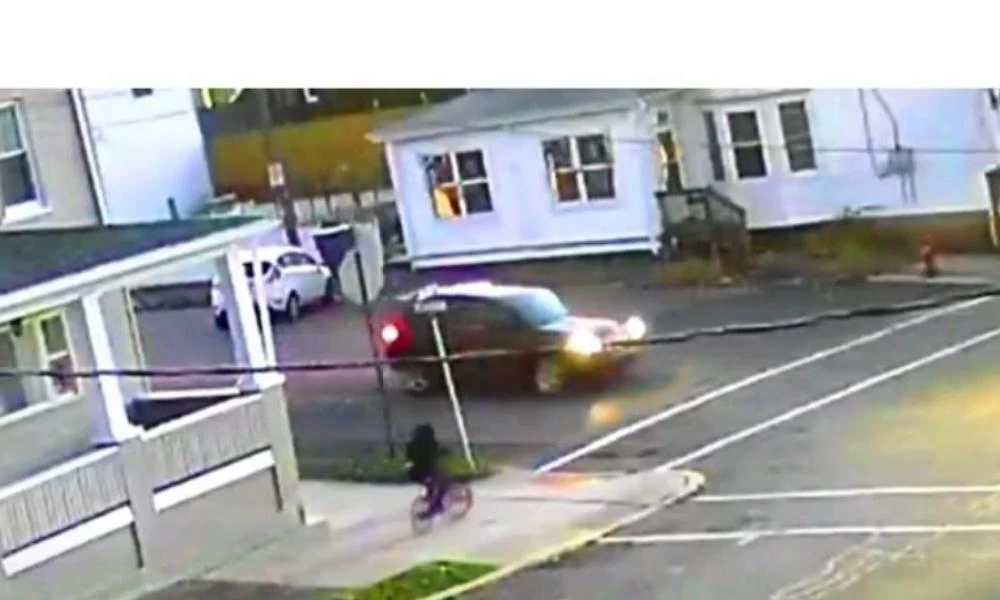 Βίντεο -σοκ! Αυτοκίνητο παρασέρνει παιδί που έκανε ποδήλατο